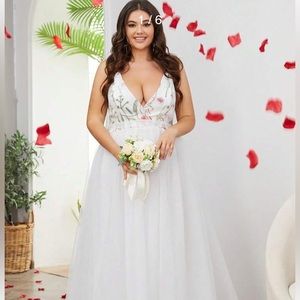 Plus Floral Embroidery Mesh Cami Wedding Dress Brand New. Never Worn